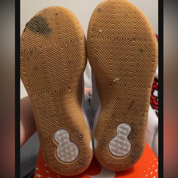 Nike shoes - Picture 3 of 3